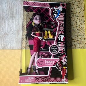Shoes Make the Monster, Draculaura Monster High Doll